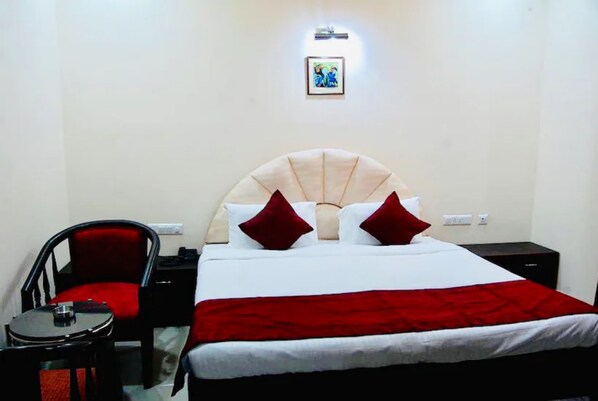 Deluxe Single Room | Free WiFi, bed sheets