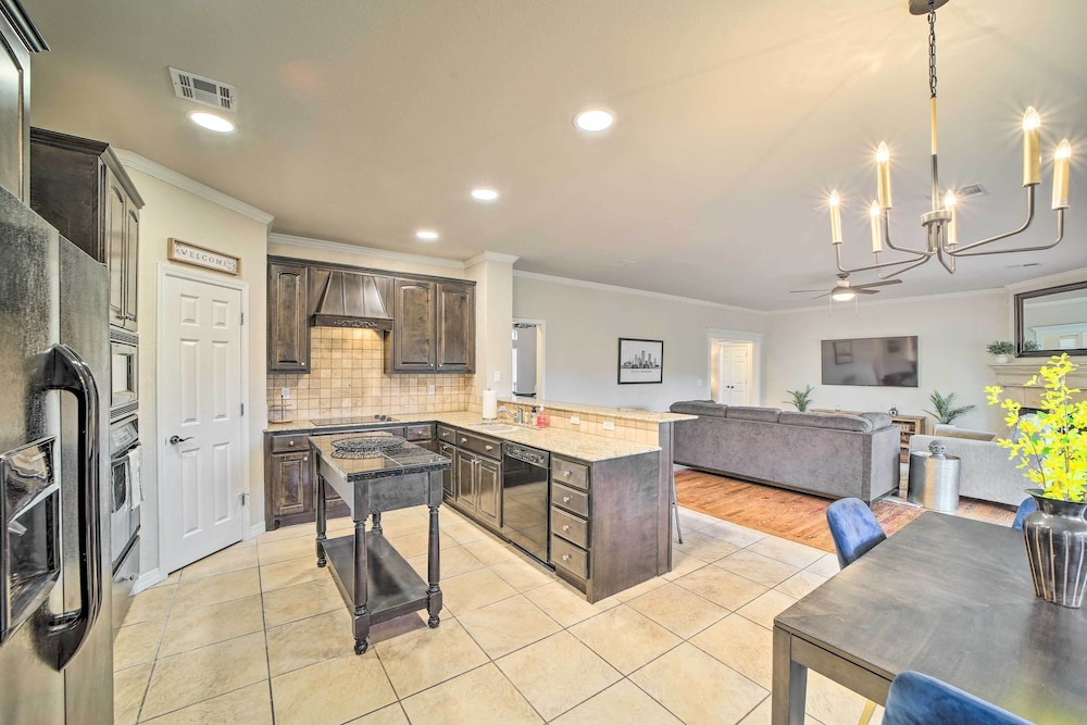 PetFriendly Tulsa Escape w/ Private Hot Tub! Tulsa Vrbo