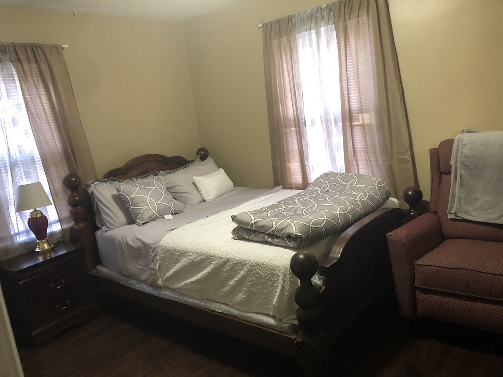 Very closer with 4 min away from JK Thorsen Art, 10 min from Henry