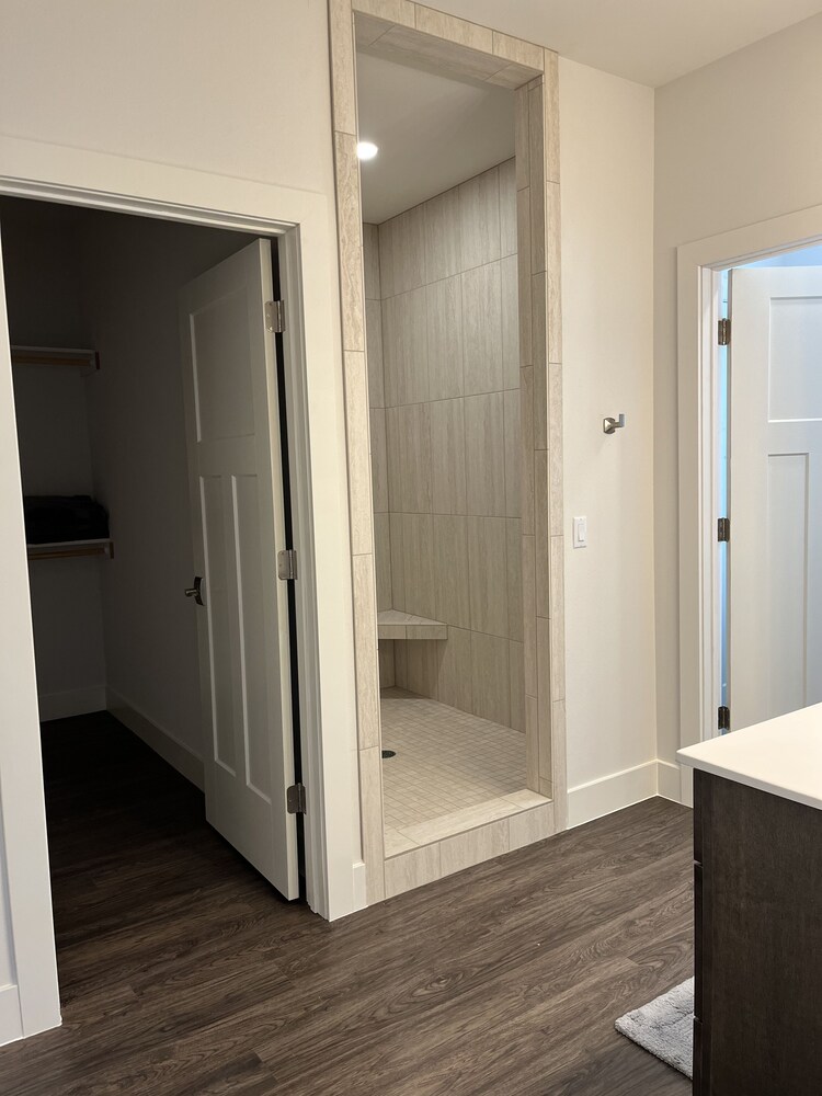 Beautiful, newly built 3rd floor Townhouse in historic Elkhart Lake, WI. Sheboygan County Vrbo