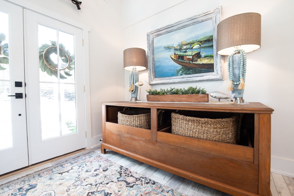 Southern Charm SML DREAM house! 3 minutes from Bridgewater Plaza