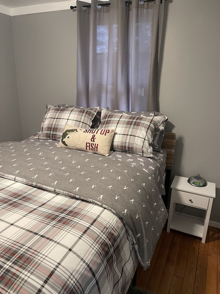 Beautiful cottage in the Lakes Region on Hermit Lake Sanbornton Vrbo