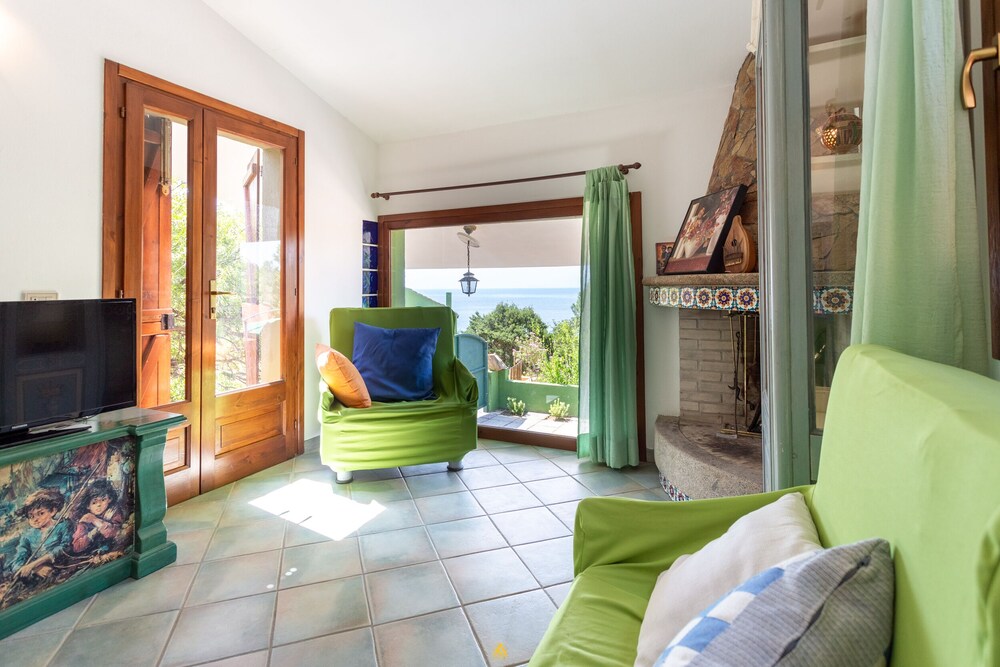 Villa Beatrice near the Beach with Sea View, Shared Pool & WiFi