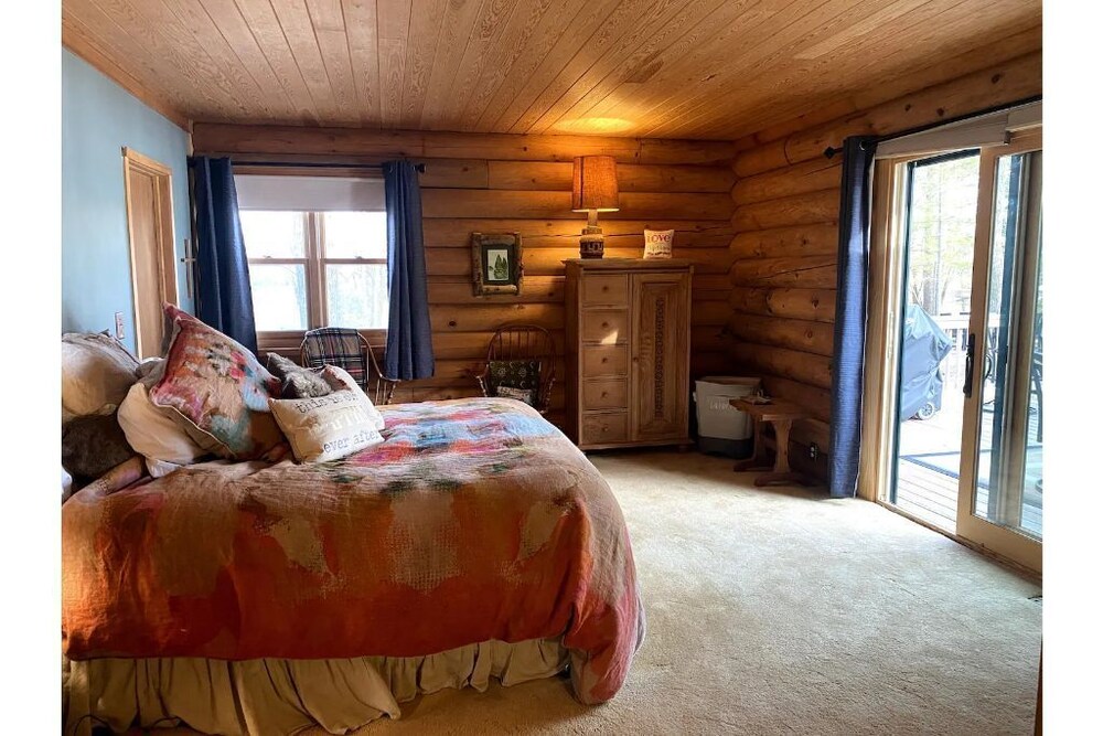 Lucky View Lodge Log Cabin on 3 acre wooded lot on Big Butternut Lake