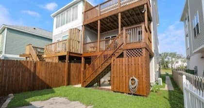 Out of the Blue - Short Walk to Kure Beach Pier, Restaurants, and Shops by Redawning