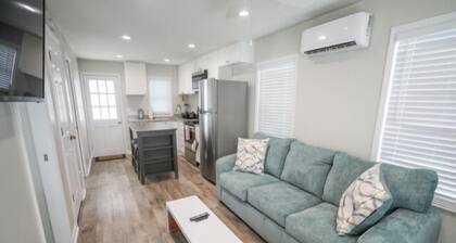 Pier View 2 - Beautifully Renovated 2-bedroom Cottage. Enjoy the Local Charm of Pleasure Island! 2 Cottage by Redawning