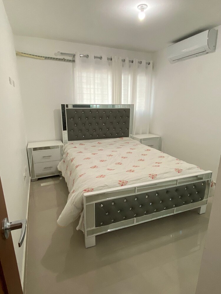 Lovely First Floor Condominium, 5 minutes away from all stores