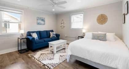 Pier View Apt 5 - Quaint Studio Located In The Heart Of Kure Beach Villa by Redawning