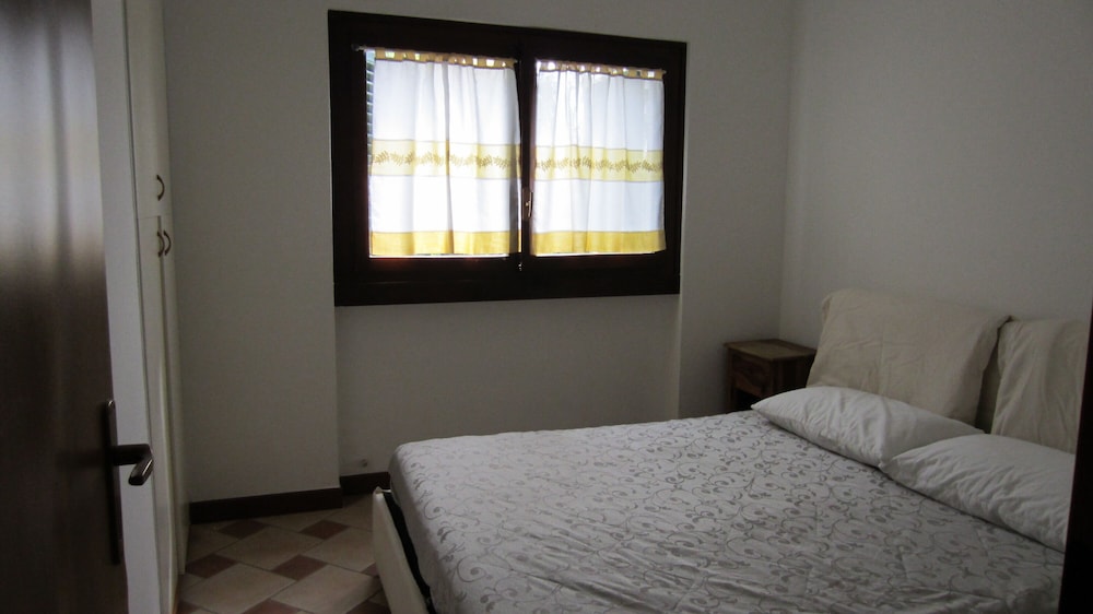 REFURBISHED LAKEFRONT APARTMENT NEW MANAGEMENT OF CASA AMELIAS