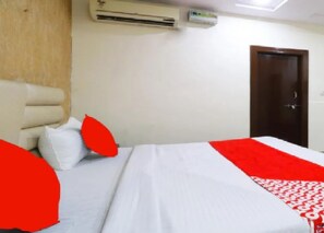 Deluxe Room | Free WiFi, bed sheets