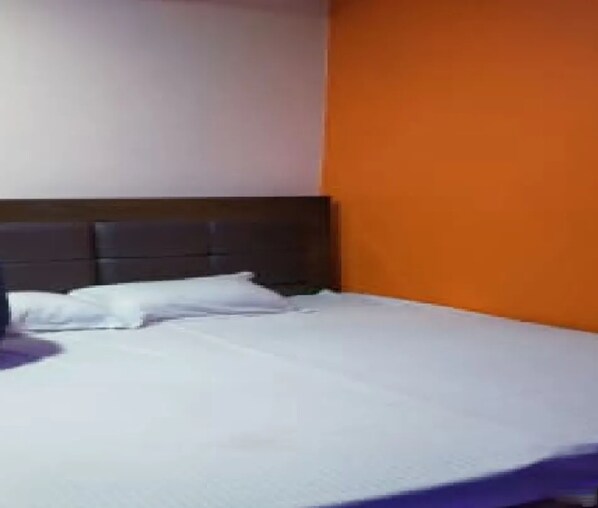 Deluxe Room | Free WiFi, bed sheets