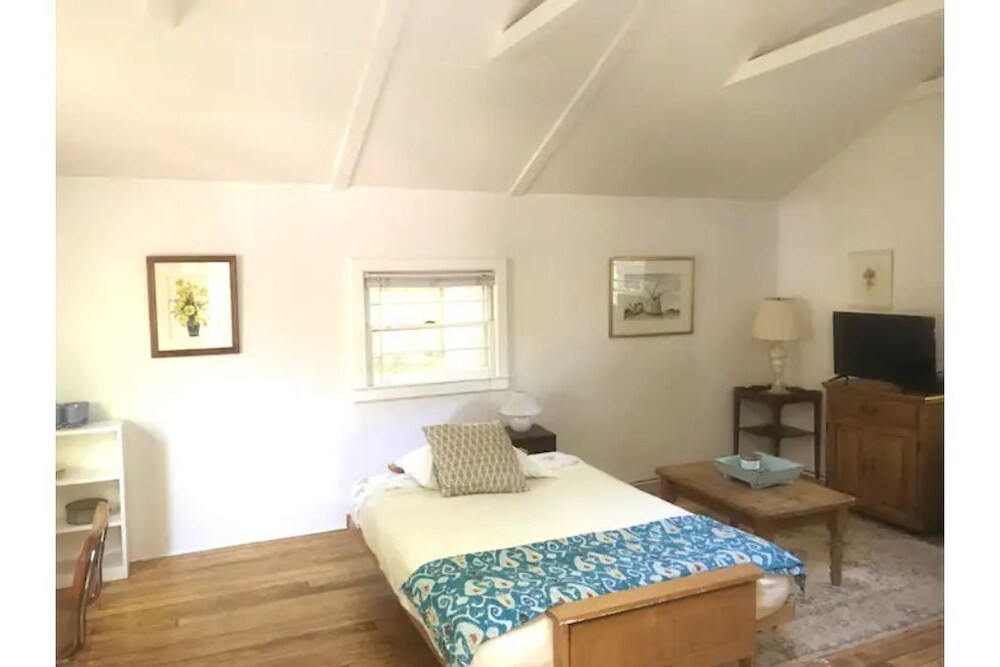 Private East Hampton Cottage, 5 min. Bike to ocean beaches, EH & Amag