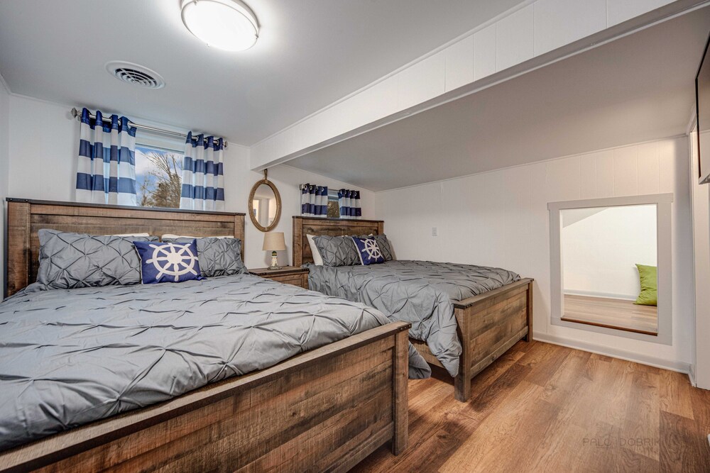 The Lodge, Sweet Waterfront Cottage, Separate Unit Lake Catherine Vrbo