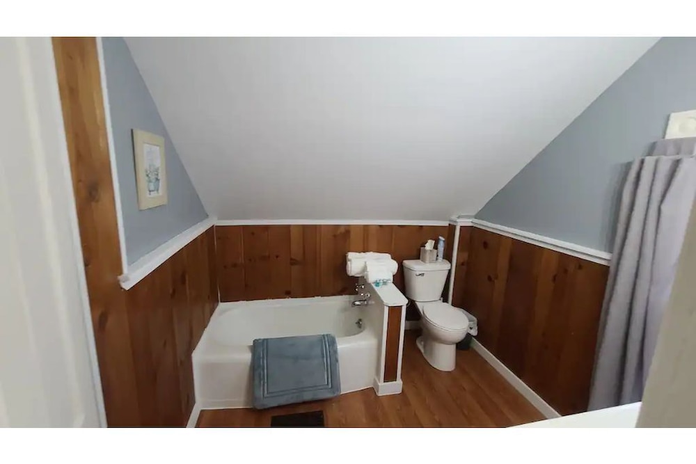 The Wesley Historic 1890 Victorian, Second Floor Albion Vrbo