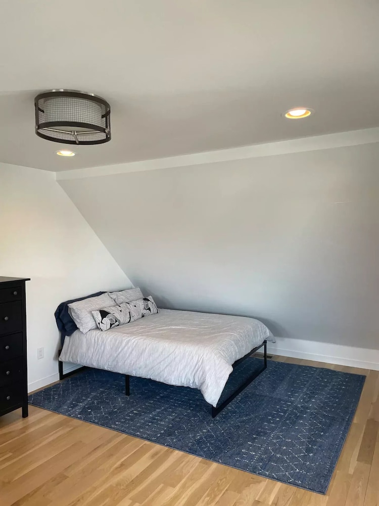 4Story Modern Luxury Home W/ Rooftop Views of Downtown Denver near