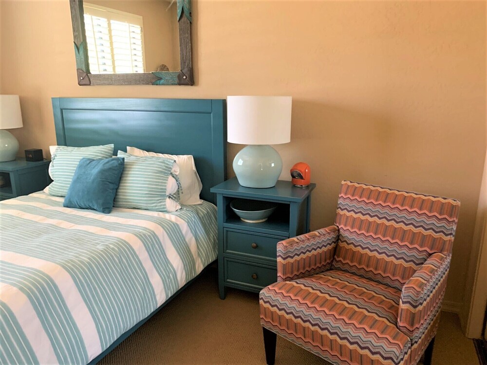 Awesome mountain views from impeccable townhouse in Rio Verde, close to