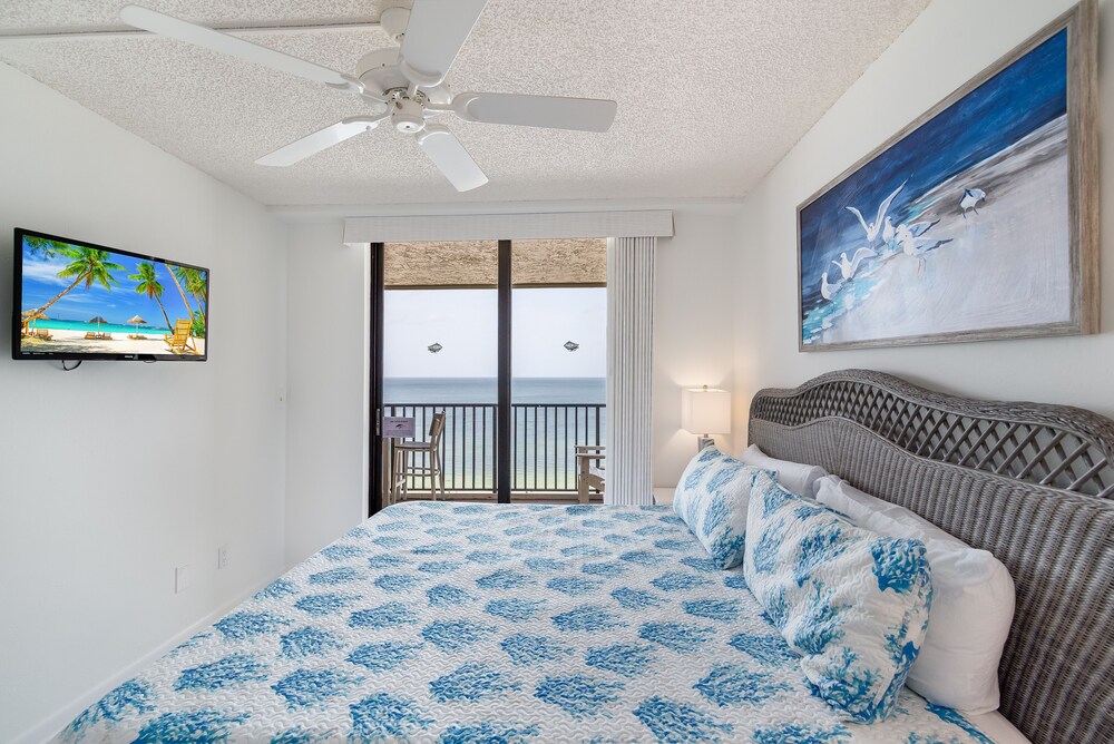 The "SeaWinds" I Renovated Beachfront 2 Bed 2 Bath Condo Marco