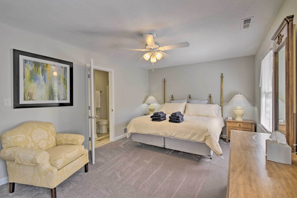 Downtown Southern Pines Townhome with Deck! Southern Pines Vrbo