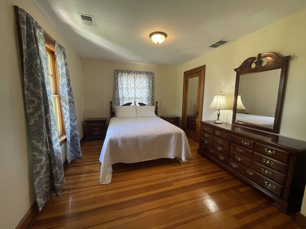 Historic Brownsburg Home Close to parks, restaurants, and shops