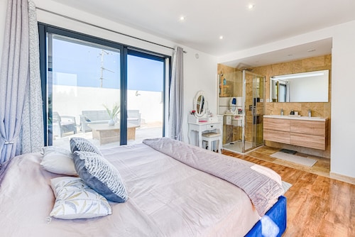 Superbe Villa Moderne -5min Mer, Piscine, Parking - Nice