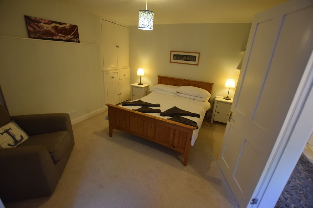 2 Bedroom Basement Apartment ST9A, Ryde Ryde Vrbo