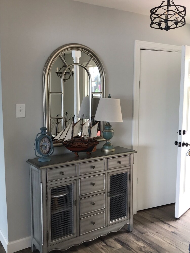 AMAZING VIEW, Main lake home, boathouse and PET FRIENDLY Lake Gaston