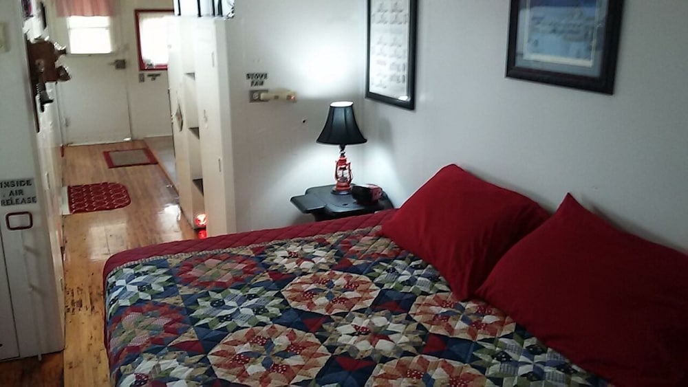 Stay aboard a Caboose! Sparta Vrbo