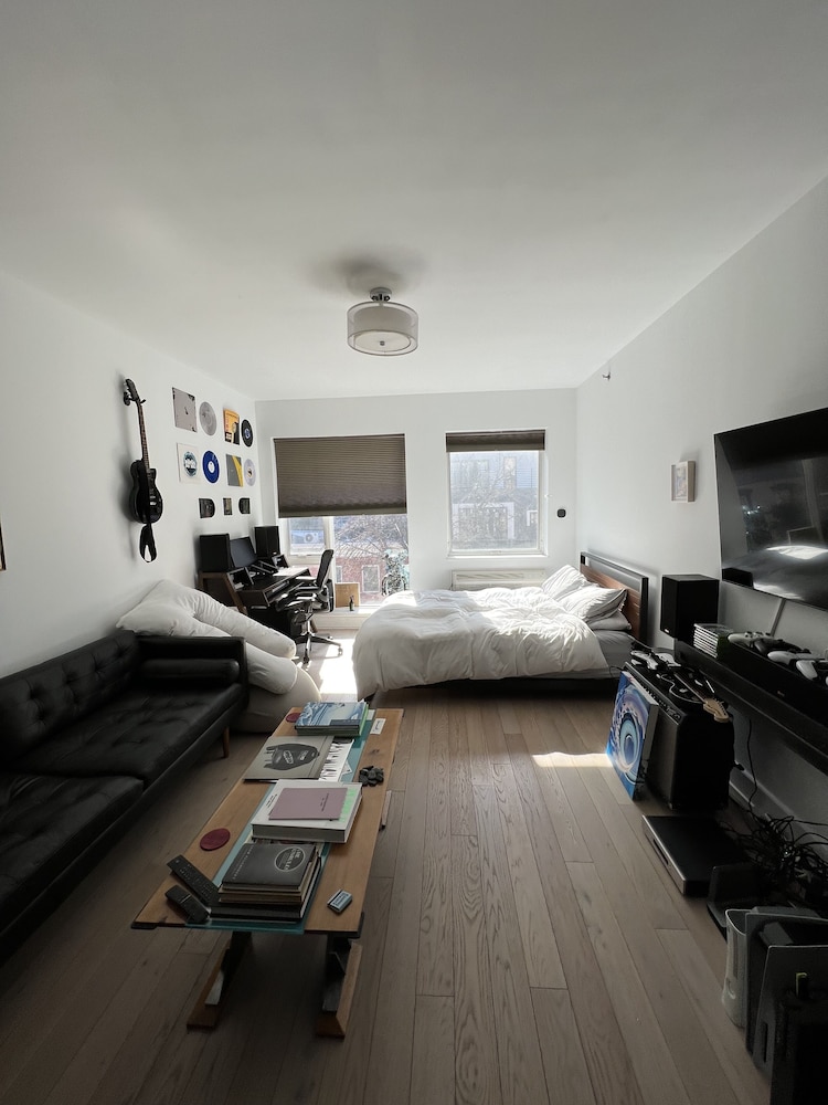Amazing Hunters Point Studio Access to BK/NYC Hidden Gem New York Vrbo