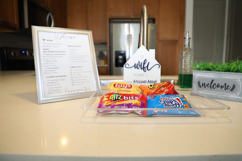 Luxury 1 bedroom w/ rooftop terrace downtown Houston Vrbo