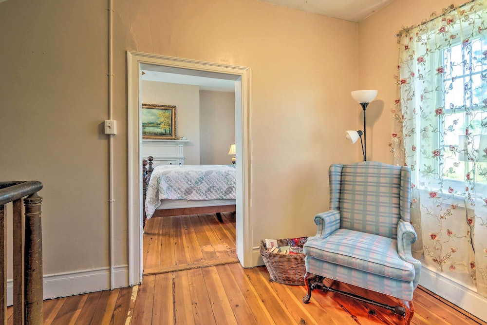 Historic 'Hammond House' w/ Wine Country View! Shenandoah County Vrbo