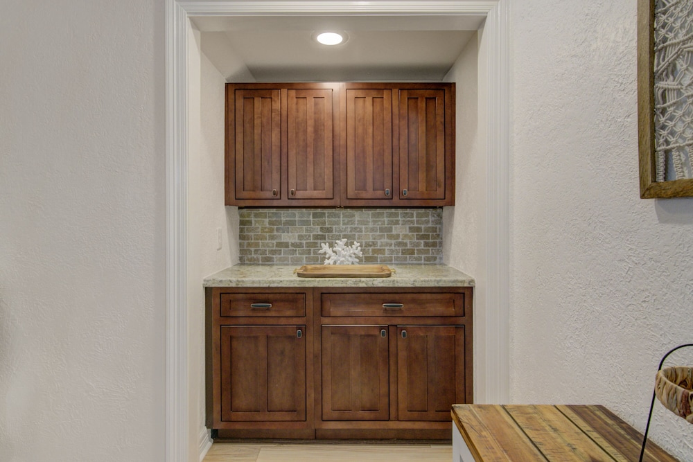 Coastal Style Townhome next to Golf Course Sleeps up to 8 Port