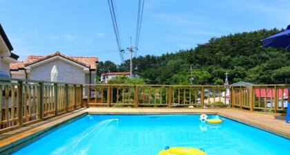 Taean Full of Flower Scent Pension