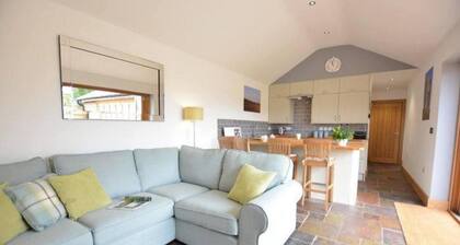 Beautiful 2-bed Cottage Near Orford With Courtyard