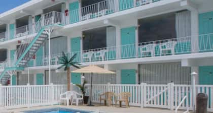 Island Breeze Motel