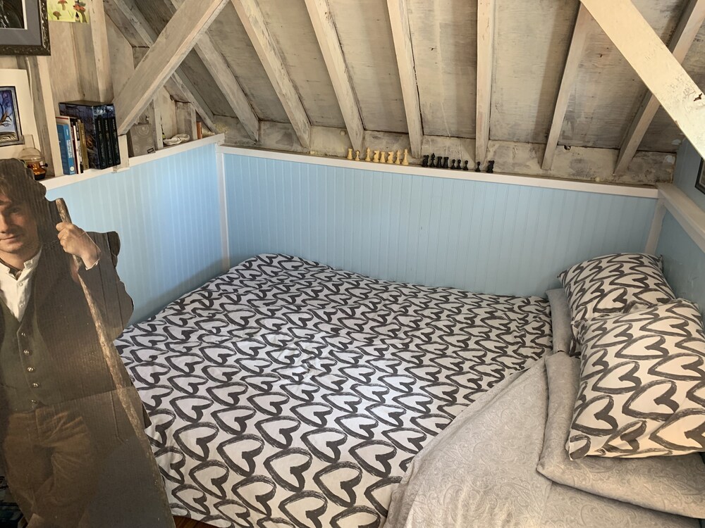 Cozy Hobbit House on Bainbridge island! Bainbridge Island Vrbo