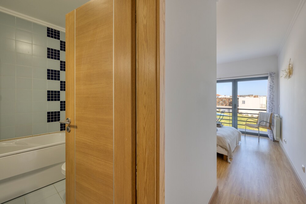 Atlantic Shadow... One step to the ocean. Lisbon District Vrbo