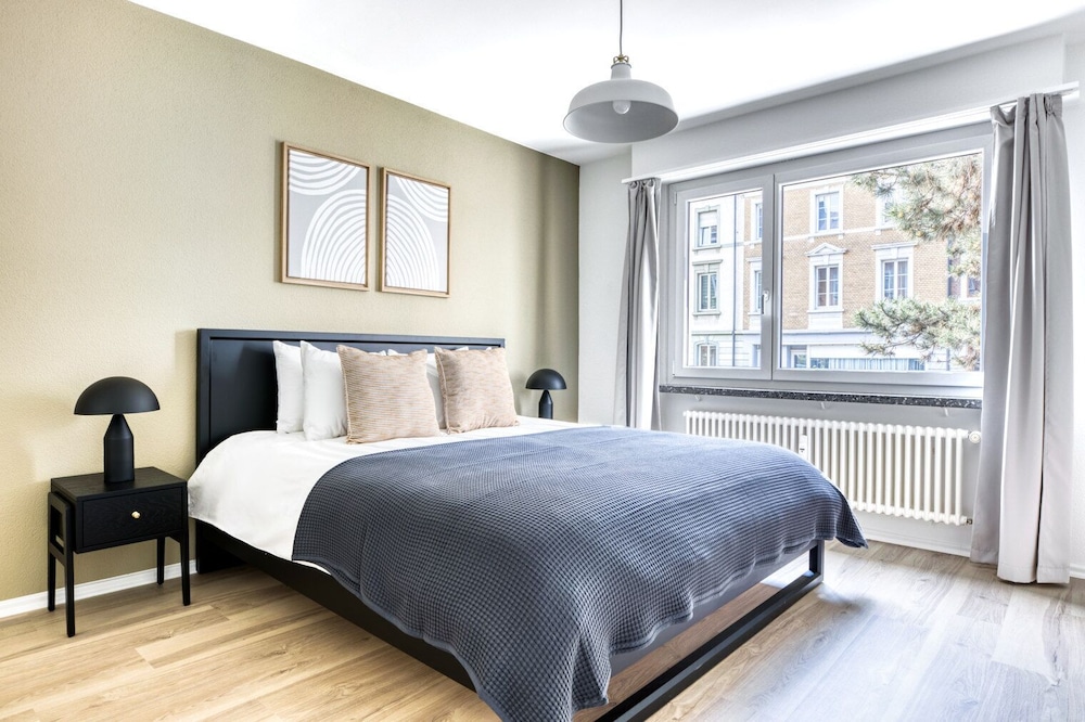 Bright Iselin 3 Room w/ Storage, 1min to Local Market, by Blueground