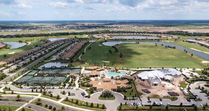 Golf Course Views 2 Bedroom Condo Located in Lakewood National Golf & Country Club 2 Condo by Redawning