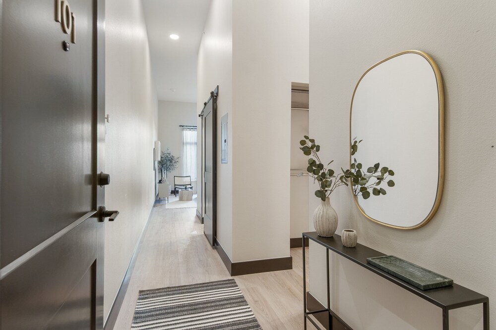 Modern 1Bedroom Apartment *Close Driving Distance to PGA* Tulsa