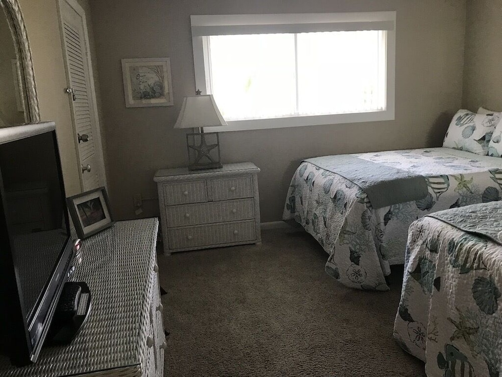 Key Colony Beach 1st Floor, Private Beach and Pool Key Colony Beach