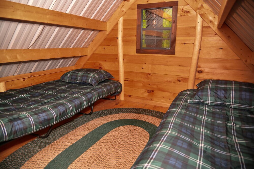 Maine Woods TreehouseThe Birdie Stoneham Vrbo