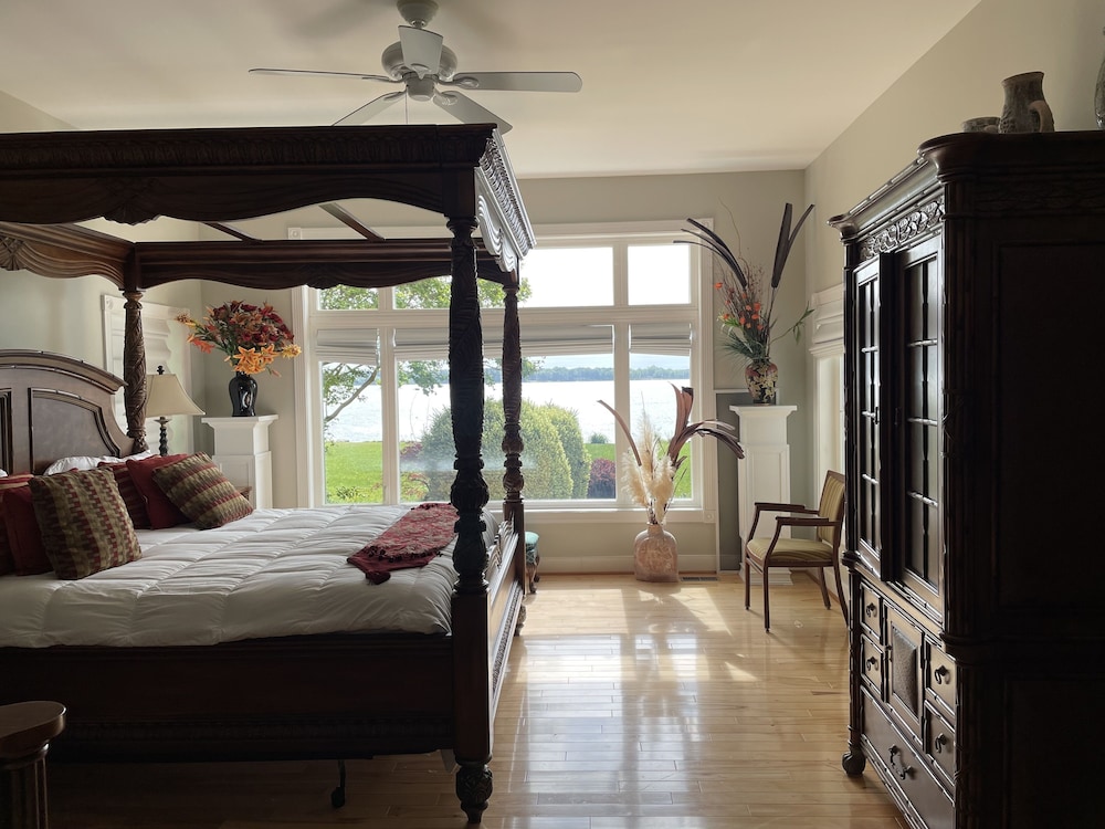 Cozy, Private Water Front Home on the Corrotoman River, with Long Pier