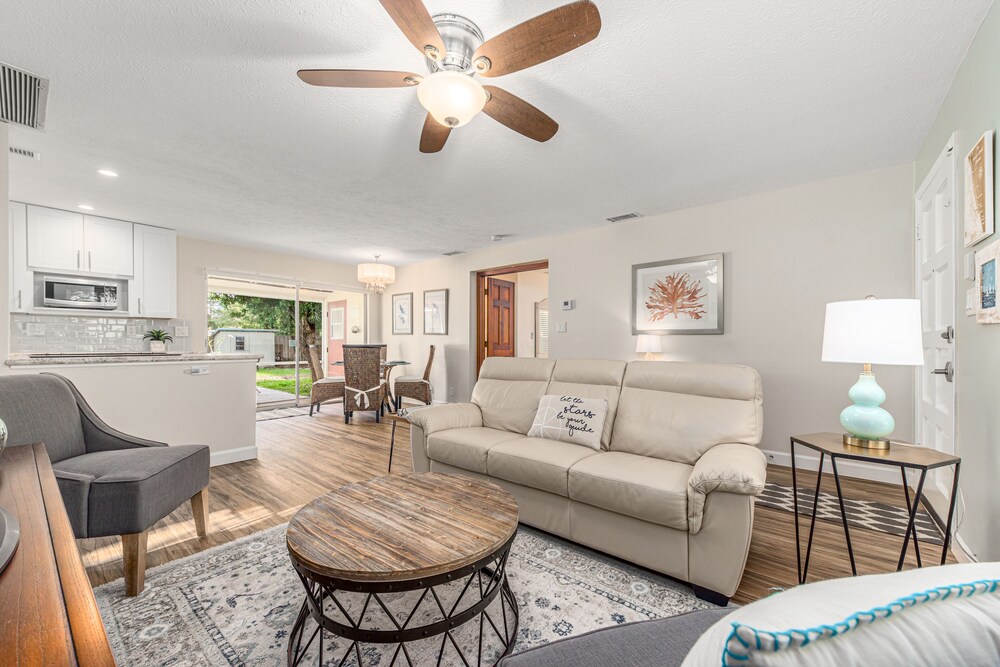 Coastal Cottage / 1 Mile to Hobe Sound Public Beach Hobe Sound Vrbo