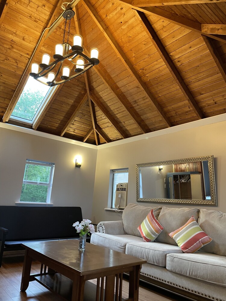 Waterfront cottage on St.Lawrence ElizabethtownKitley Vrbo