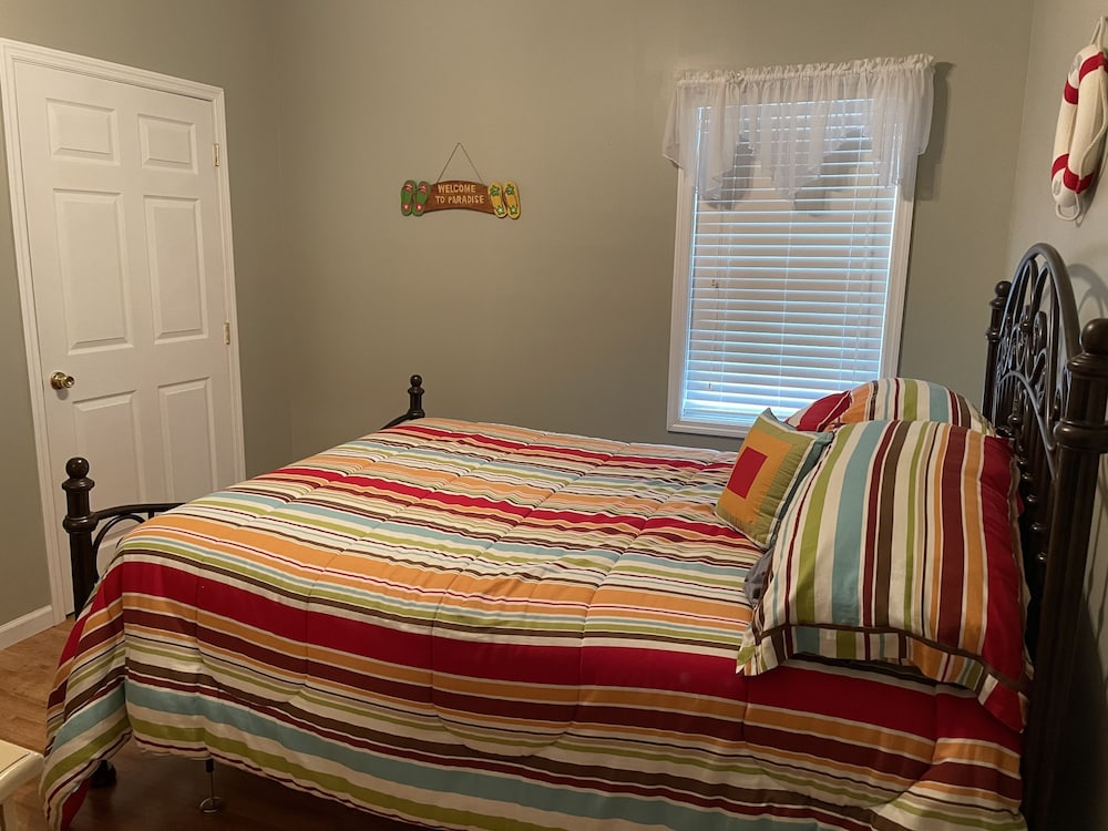 NEW RENTAL in 2022! Floating Holiday on Norris Lake at Springs Dock