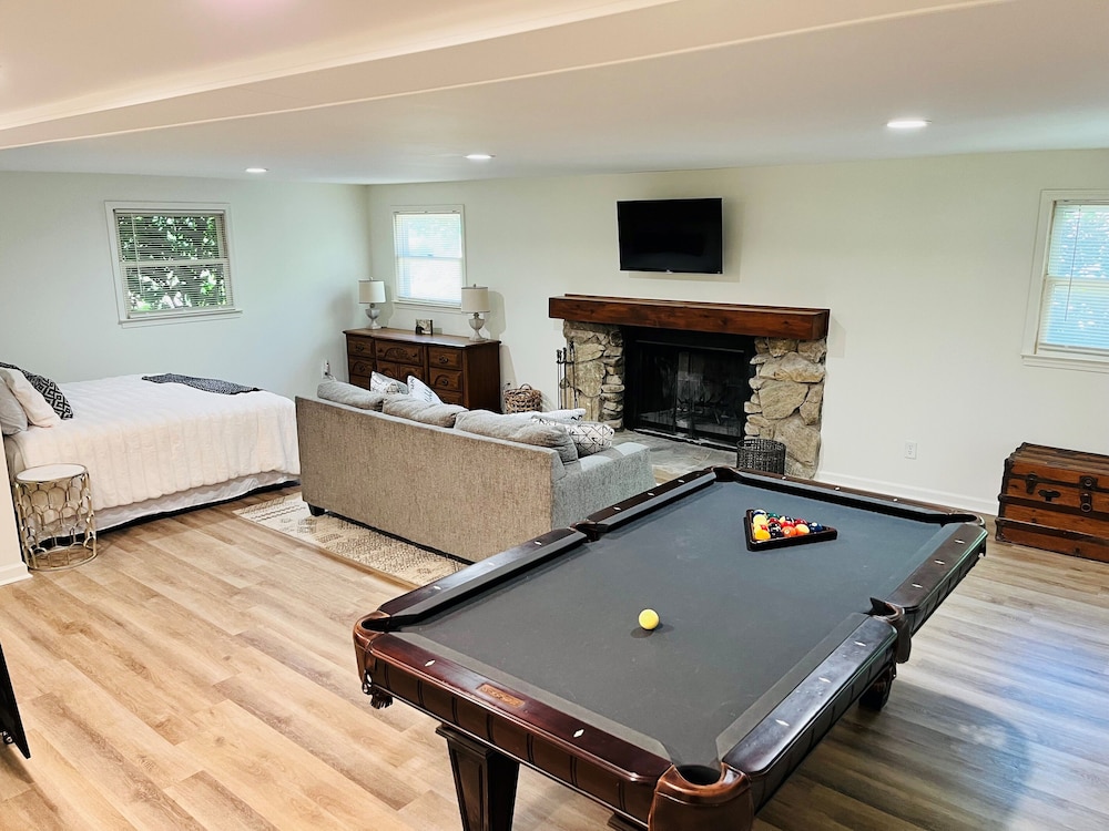 Private Renovated home 1.5 Miles to downtown Highlands! Highlands Hills Vrbo