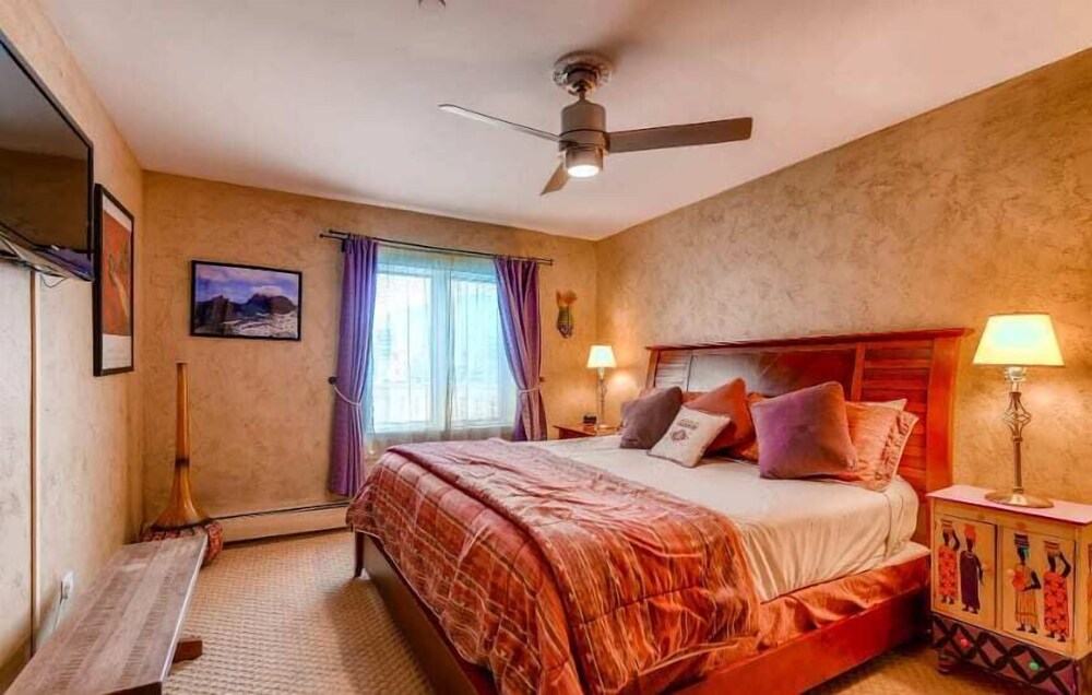 Best location in the heart of lions head, Ski lockers, jacuzzi and pool