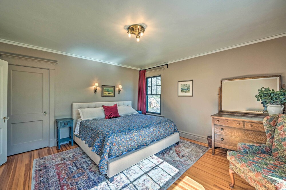 Spacious 'Old Saguache Manor' Built in 1914 Saguache Vrbo