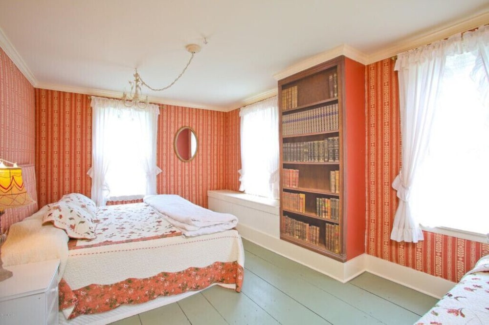 Minutes from Ski Butternut, Tanglewood, and Downtown Great Barrington Great Barrington Vrbo