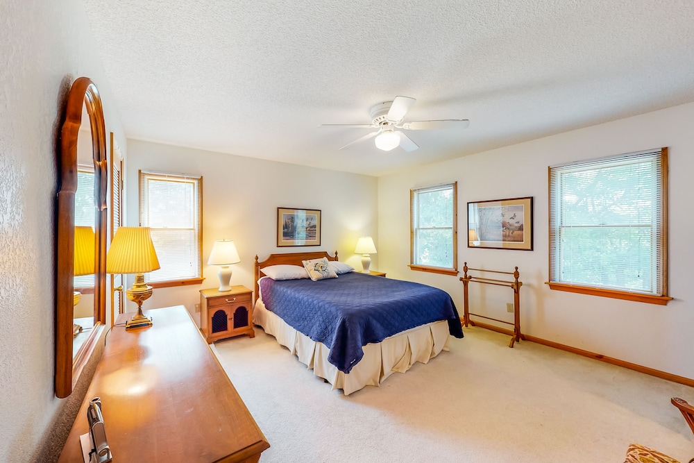 Canalfront home with a deck, sound access, central AC, WiFi, washer